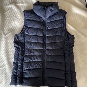🌟Small Uniqlo navy blue vest🌟